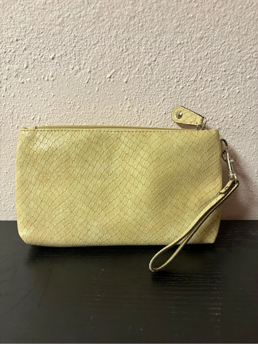Genna De Rossi Pale Yellow Snakeskin Embossed Wristlet Clutch Bag